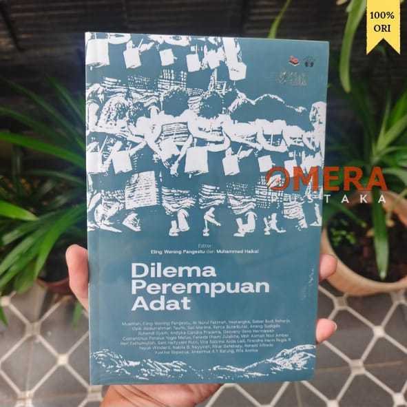 Sampul buku Dilema perempuan adat