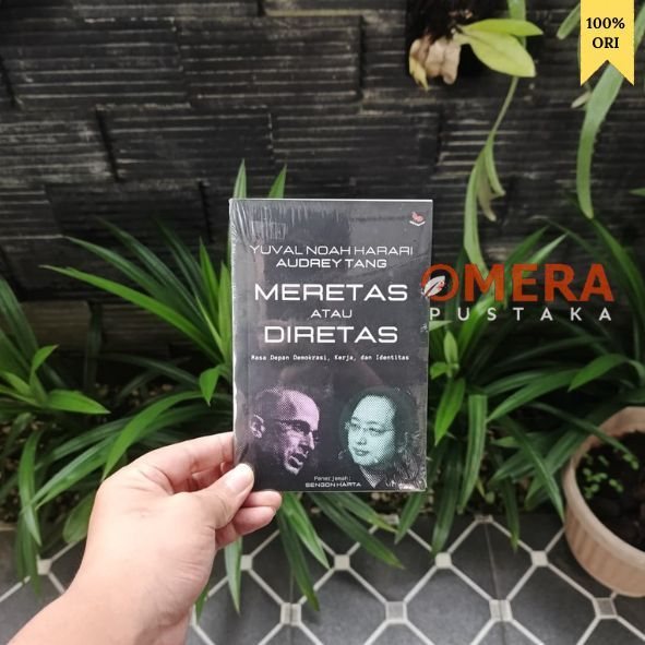 Sampul buku Meretas atau diretas masa depan demokrasi kerja Dan Identitas