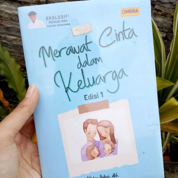 Sampul buku Merawat cinta dalam keluarga edisi 1 karya Wulan piteri,dkk